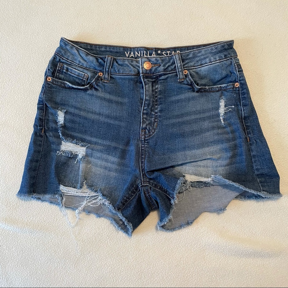 Vanilla Star Mid Rise Shortie Jean Shorts!